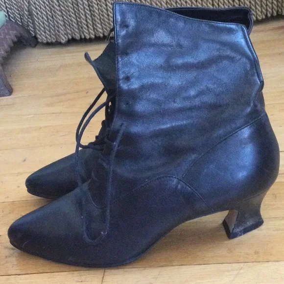 COPY - Ninewest vintage (80s -90s) victorian style  short boots - Picture 4 of 8